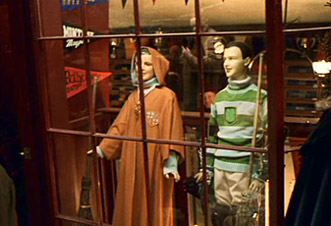 vitrine du magasin de Quidditch