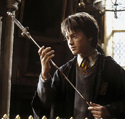 Harry et l'épée de Godric Gryffondor dans CS/f © 2002 Warner Bros.