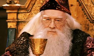 Dumbledore levant son verre à Harry dans ES/f