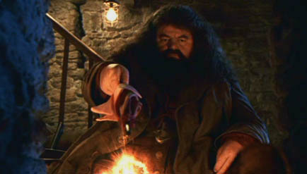 Hagrid allumant le feu avec son parapluie dans ES/f 